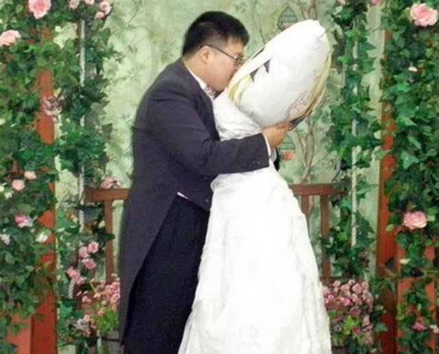 bodypillowwedding.jpg