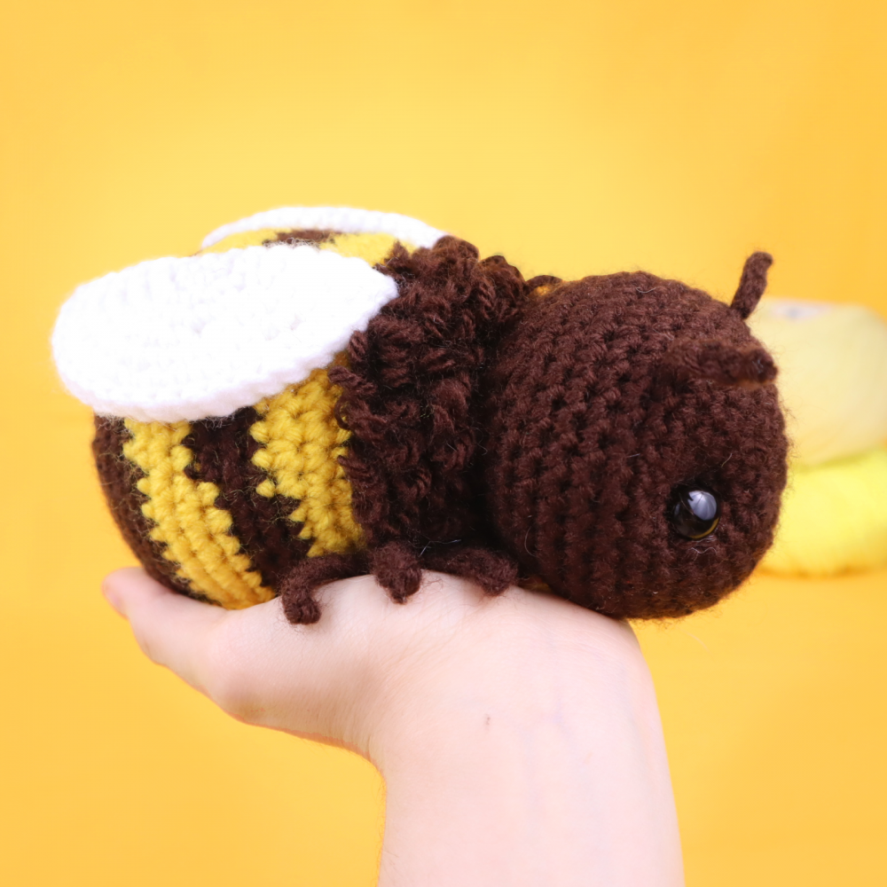 Crochet bee.png